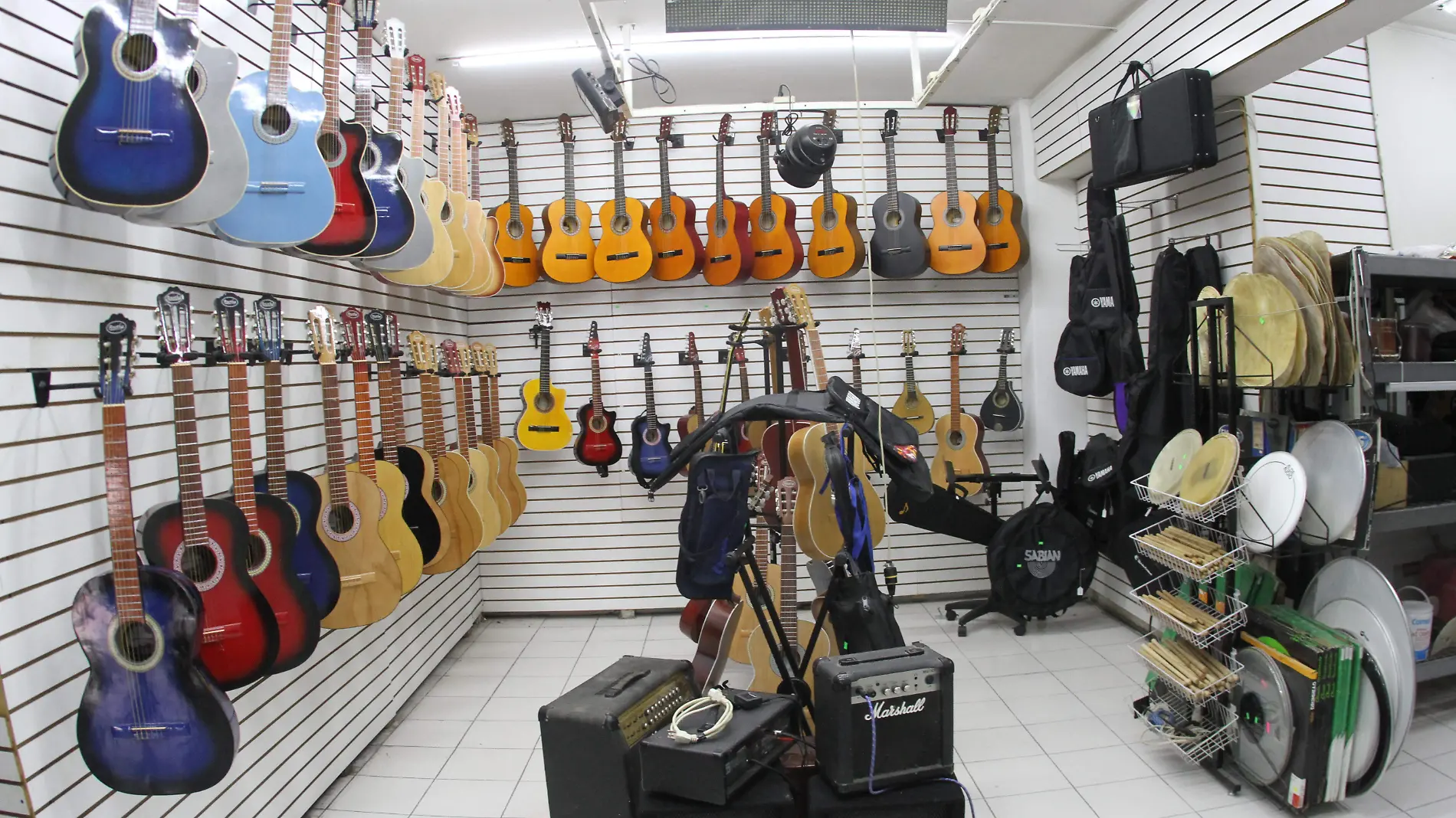 JE260420241806Venta de Instrumentos Musicales